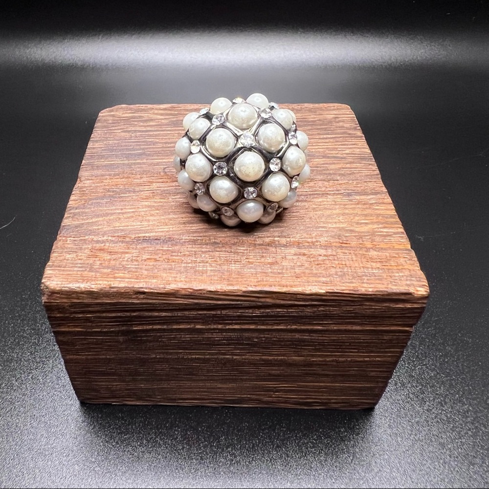 Vintage Statement Faux Pearl and Crystal Silver Toned Stretch Ring - Picture 3 of 6